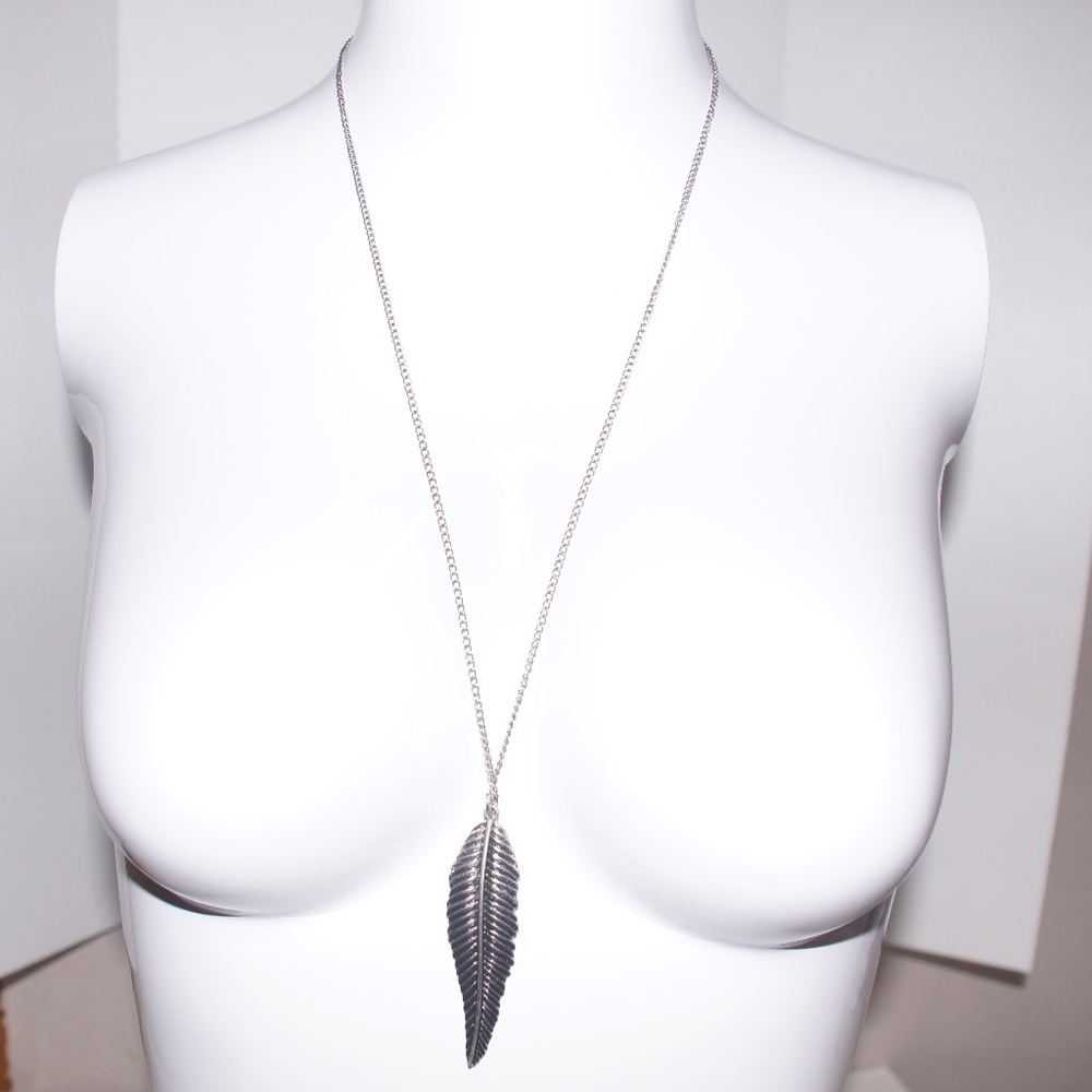 Bay To Baubles Rowena Leaf Pendant Necklace